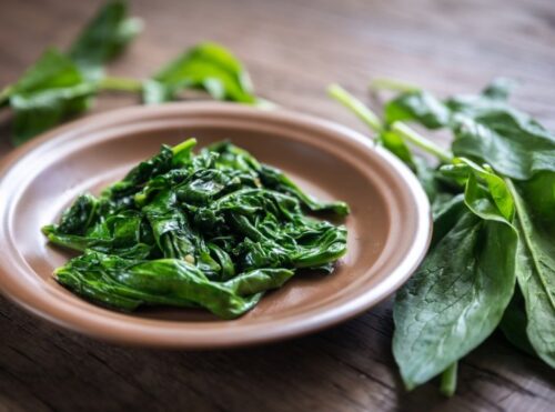 cooked spinach is a healthy food high in iron