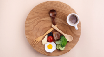 intermittent fasting for weight loss featured, plate and spoons shaped like clock