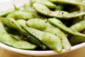 edamame is one of the high protein, low carb snacks
