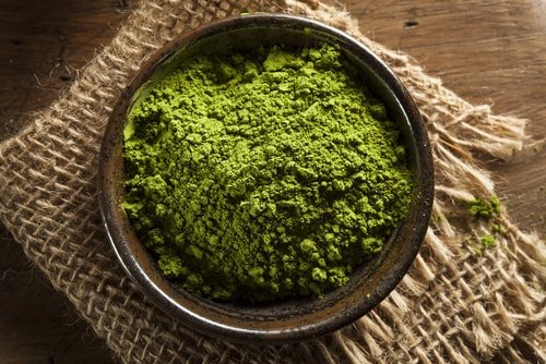 matcha green tea powder contains antioxidants and fights inflammation