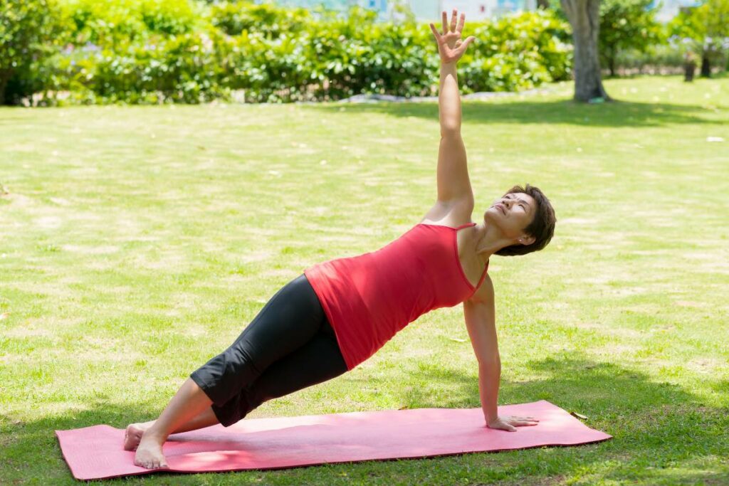 Side plank - Exercises to Slim Your Waist and Tone Your Core