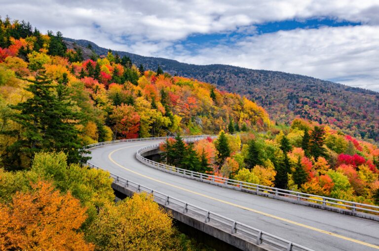 10 Scenic Drives with Stunning Late-Fall Views
