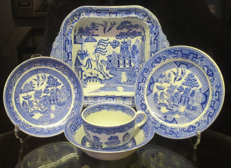 11 Beautiful Antique Dishware Patterns and Their Origins