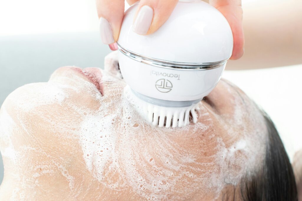 Facial cleansing brush