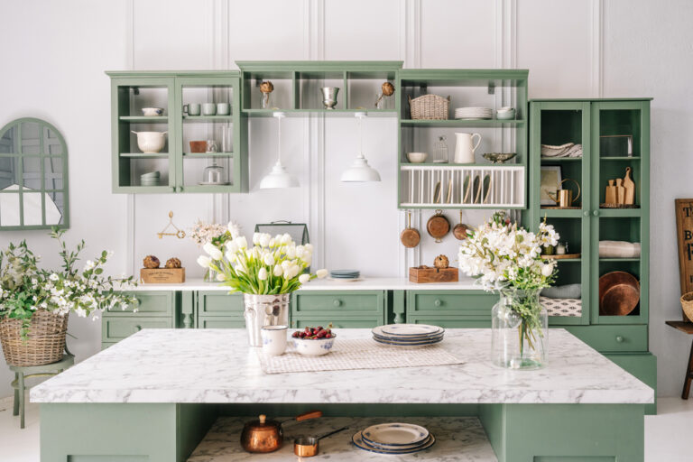 11 Gorgeous Black and White Floral Arrangements for Chic Decor