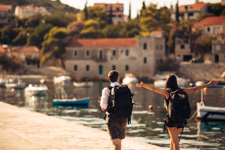 13 Budget-Friendly Tips for Traveling the Globe