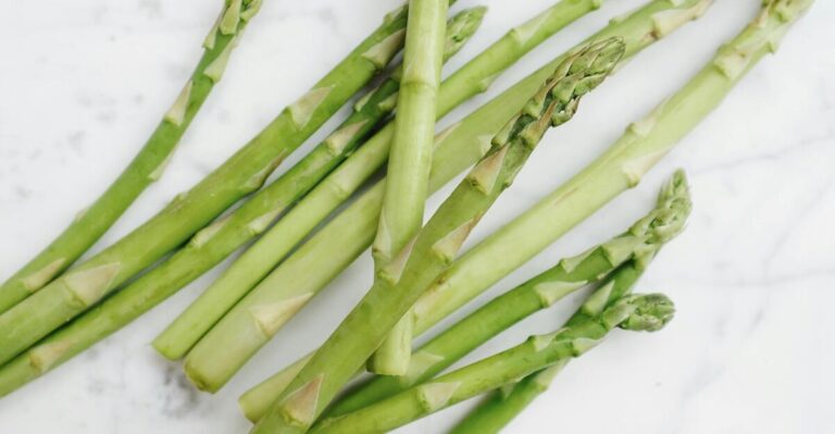 12 Best Companion Plants for Asparagus (And What to Avoid)