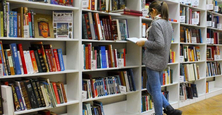 10 Most Influential Graphic Novels Every Collector Should Read