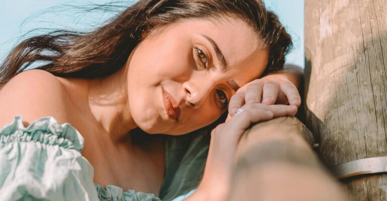 15 Easy Tips for Long-Lasting Makeup in the Summer Heat