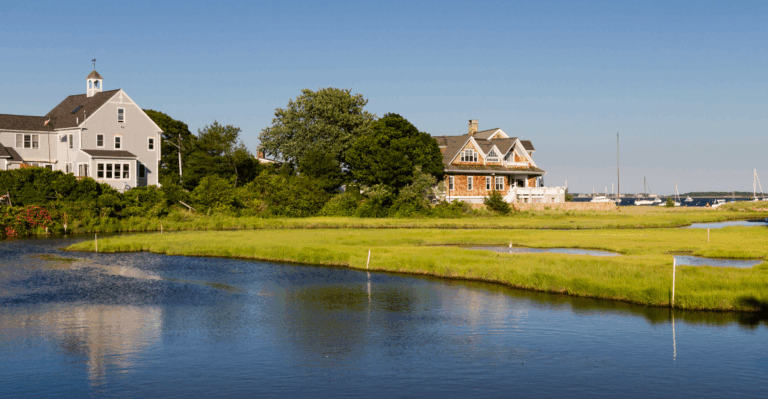 20 Ideal Small Towns for Retirement in America