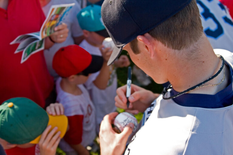 13 Greatest Sports Autographs That Are Worth Collecting