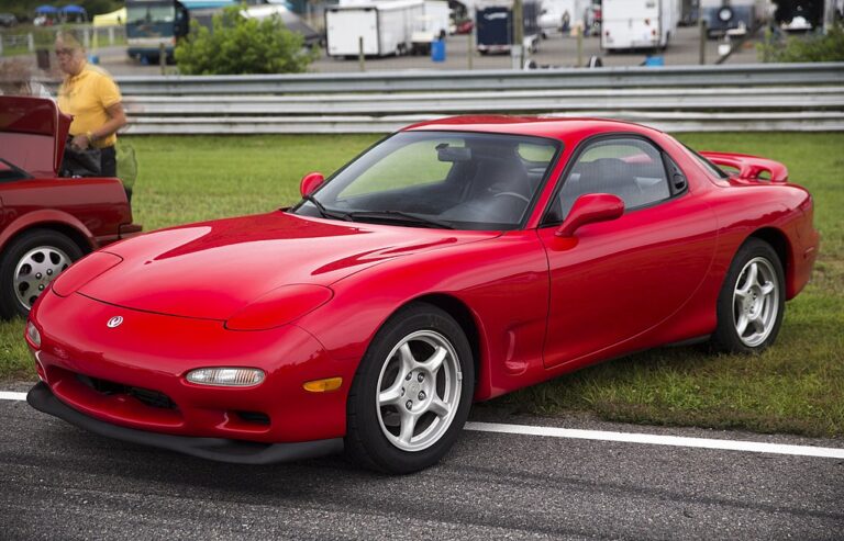 10 Iconic Vintage Cars From the ’90s Everyone Still Loves