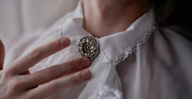 13 Vintage Brooches That Make a Statement