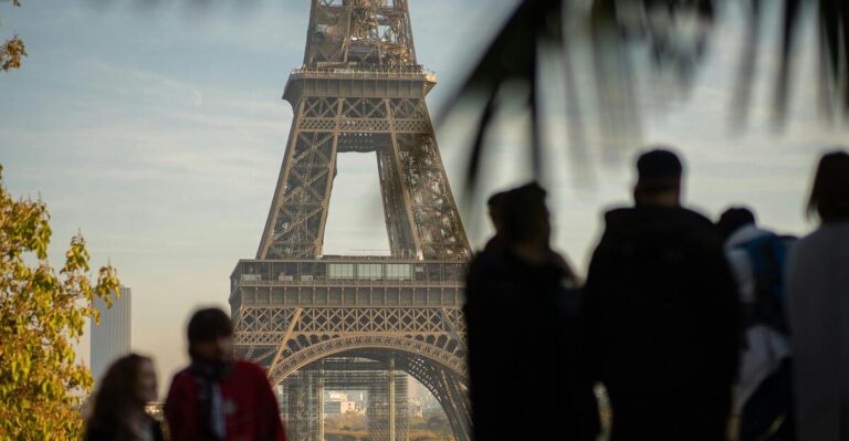 13 Tips for Traveling Like a Local in Popular Tourist Destinations