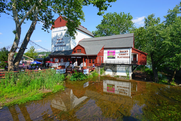 12 Artsy Small Towns Where Creativity Flows