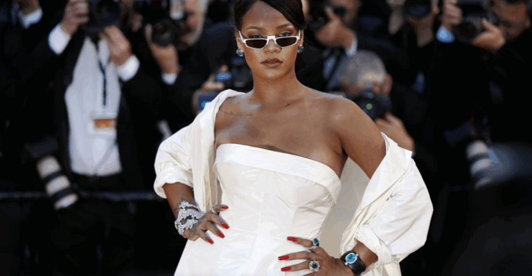 15 Celebrities Known for Their Vintage Accessory Collections