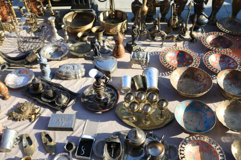 12 Common Mistakes to Avoid When Collecting Antique Dishware
