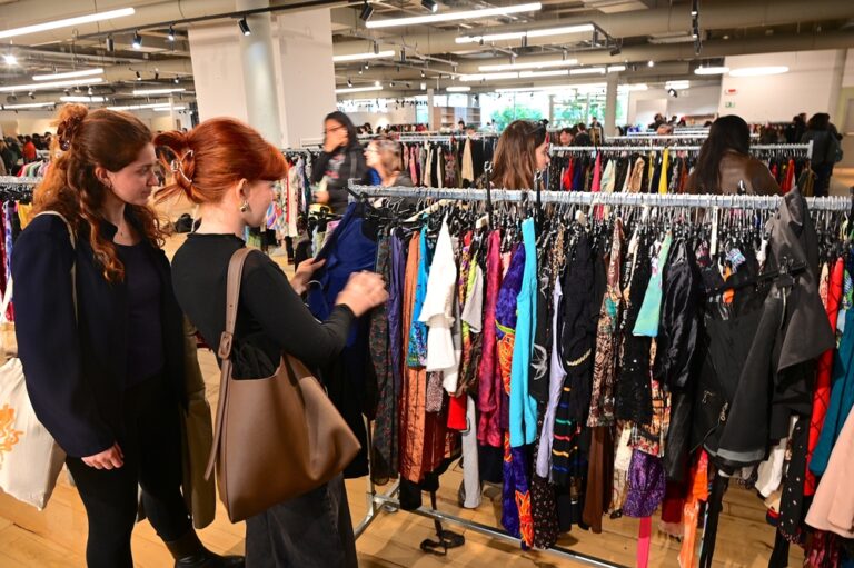 11 Essential Tips for Starting a Vintage Clothing Collection