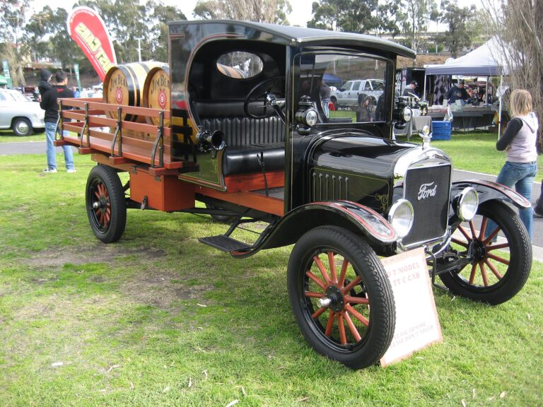 10 Unique Vintage Delivery Vehicles from the Past