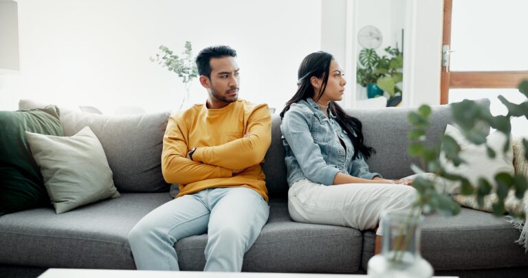 13 Relationship Red Flags You Shouldn`t Ignore