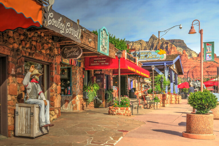 13 Cozy Mountain Towns to Visit During October