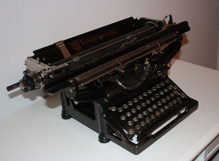 11 Antique Typewriters That Are Worth Collecting