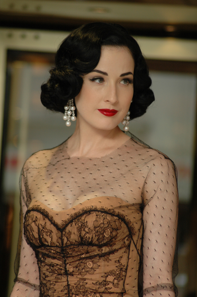 20 Celebrities Known for Their Vintage Fashion Collections