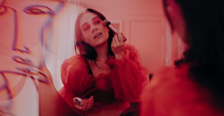 13 Vintage Makeup Trends That Influenced Today’s Beauty World