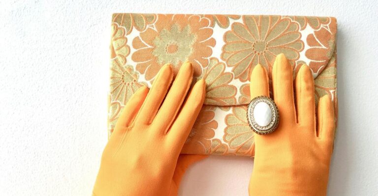 12 Timeless Vintage Clutches That Never Go Out of Style