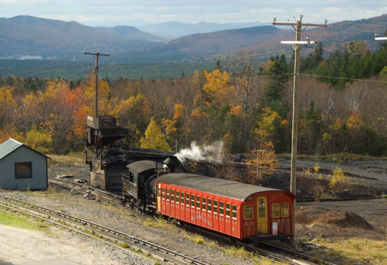 7 Scenic Train Rides With Stunning Fall Foliage Views