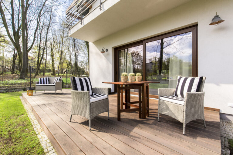 10 Porch Decor Ideas for Fall That Go Beyond Pumpkins