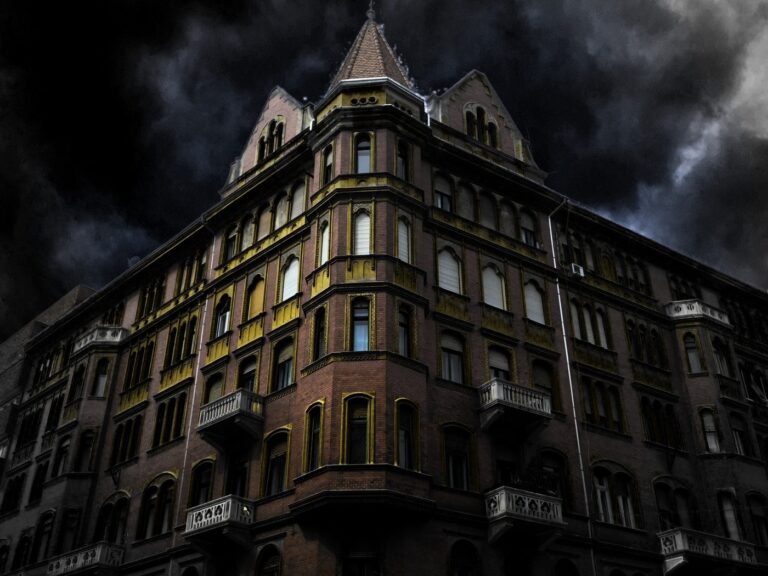 15 Haunted Towns to Visit for a Spooky Fall Trip