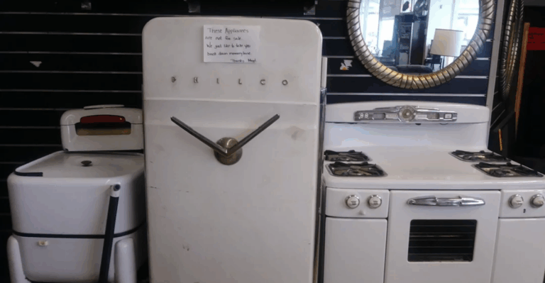 10 Vintage Atomic Age Kitchen Appliances That Still Turn Heads