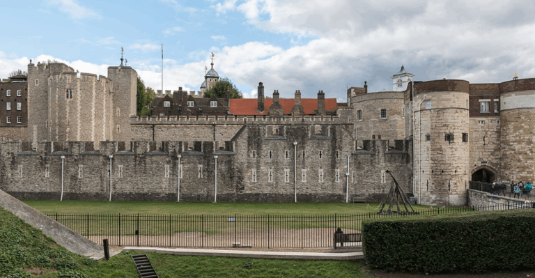 16 Beautiful Yet Haunted Landmarks Worth Visiting Once