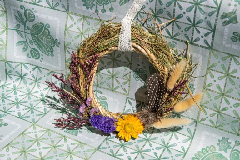 8 Garden-Inspired Fall Centerpieces Using Herbs and Dried Flowers