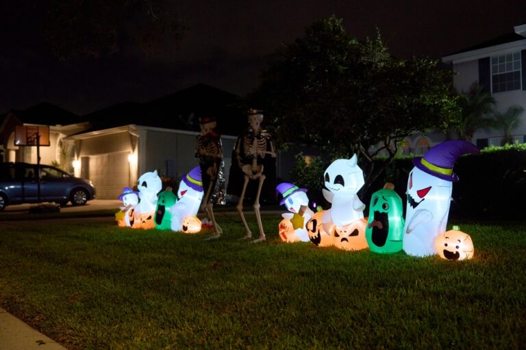 10 Must-See Inflatable Halloween Decorations for Your Lawn