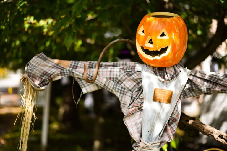 10 Outdoor Decor Hacks to Reuse Fall Items for Halloween Night