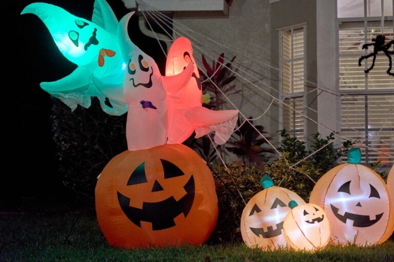 12 Spooky Outdoor Halloween Decorations That Don’t Cost Much