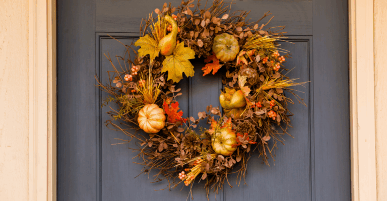 17 Stylish Fall Wreaths That Work for October and Beyond
