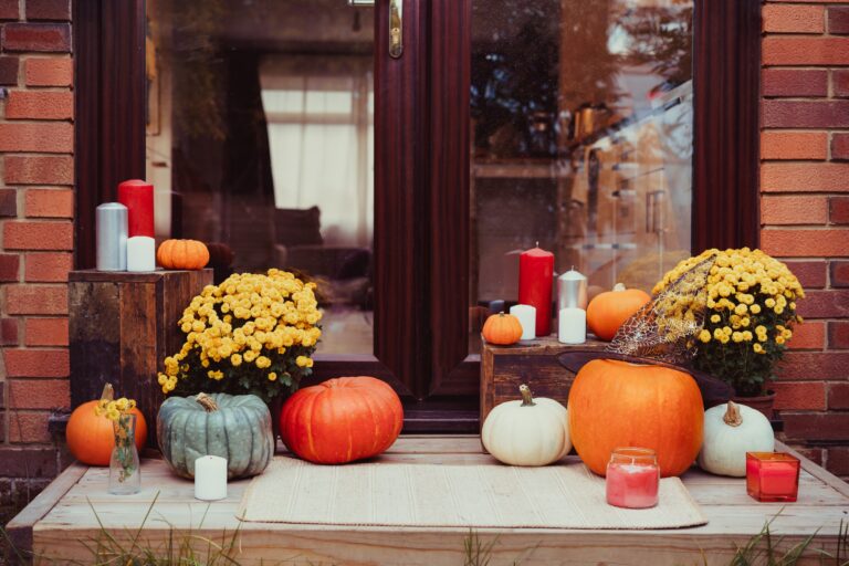 15 Cozy Porch Ideas That Scream Autumn