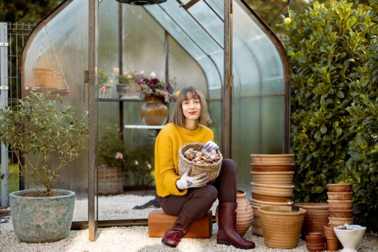 11 Bulbs You Should Plant Now for a Stunning Spring Display