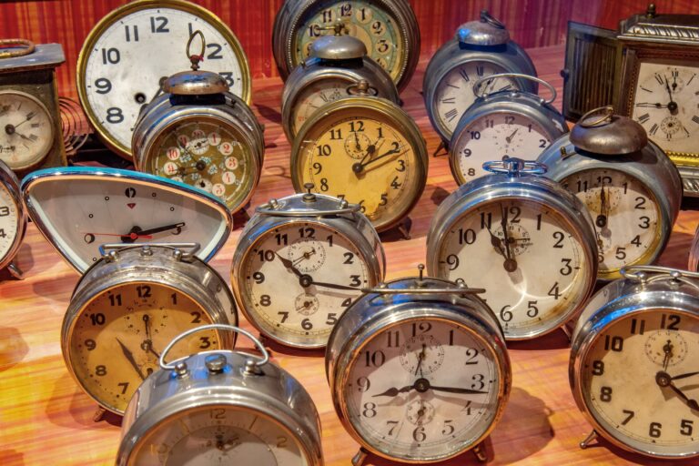 11 Rare Novelty Clocks From the 1950s That Turned Into Collectibles