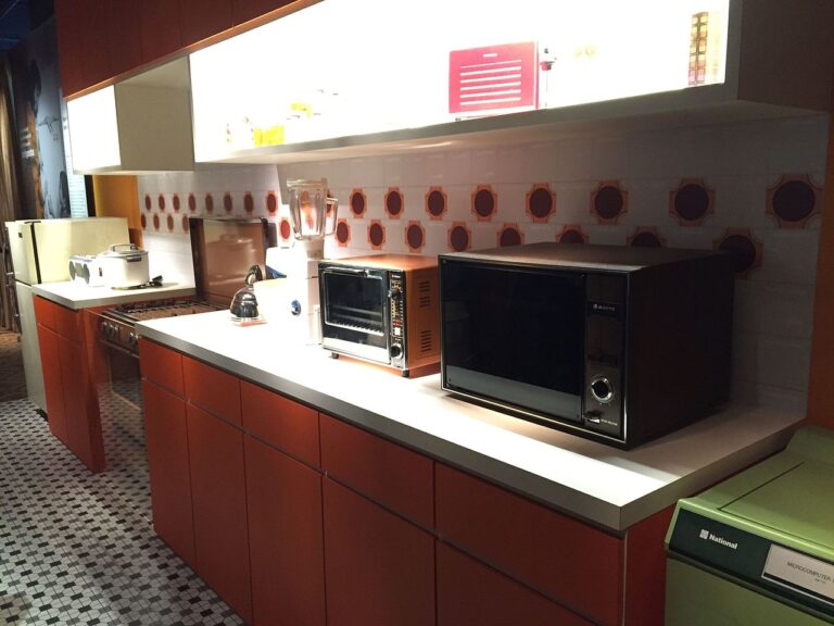12 Vintage 1970s Kitchen Appliances That Bring Back Memories