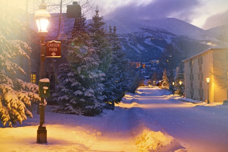 12 Mountain Towns That Feel Straight Out of a Snow Globe in December