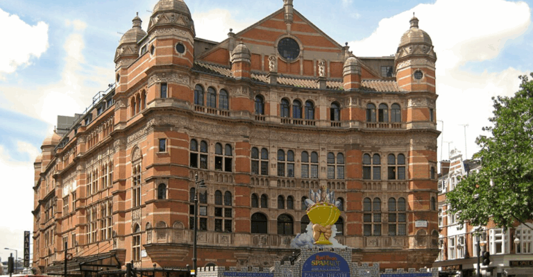 17 Historic Theaters Said to Be Haunted by Performers Past