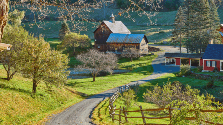 13 Cozy U.S. Towns to Visit in November Before Winter Arrives