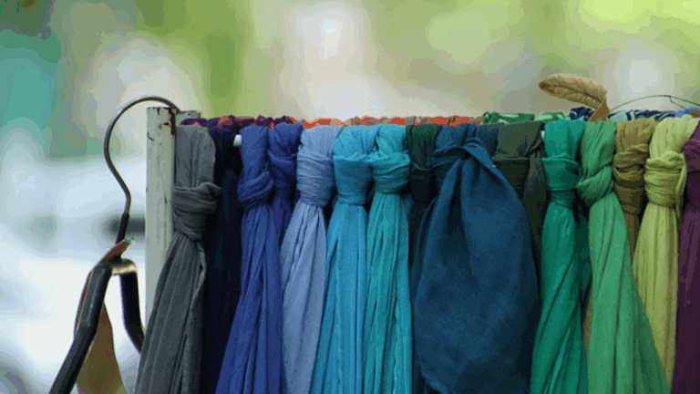 9 Vintage Nylon Scarves Loved by Niche Collectors