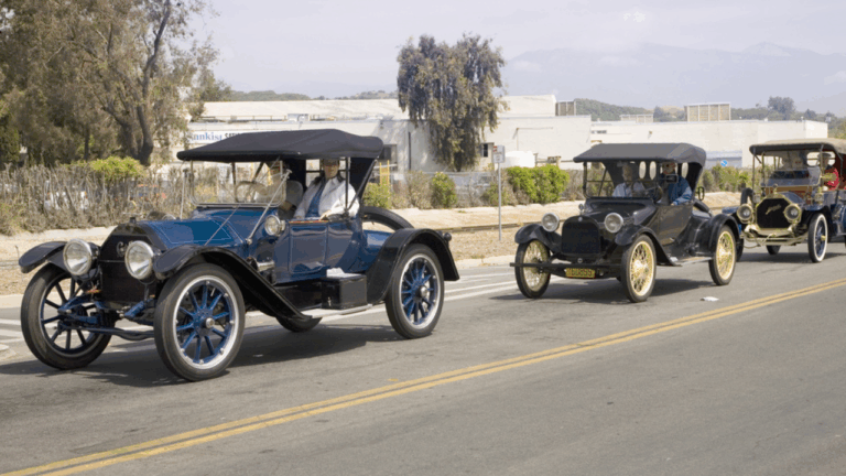16 Antique Automobiles From the Early 1900s That Made History
