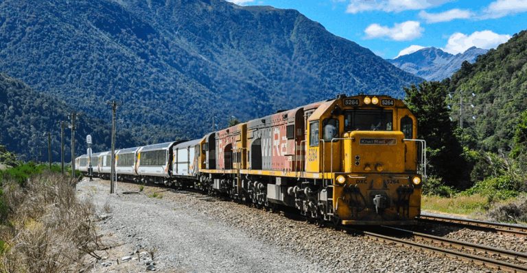 18 Scenic Train Routes Around the World for Relaxing Journeys