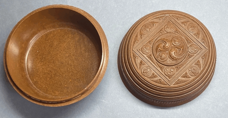 14 Vintage Bakelite Items Collectors Still Hunt Down